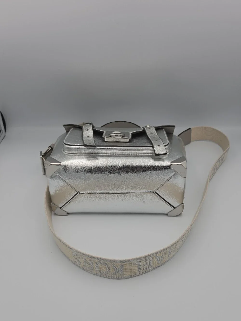 Michael Kors Silver Metallic Small Manhattan W/ Silver Hardware (NWOT)🩶
